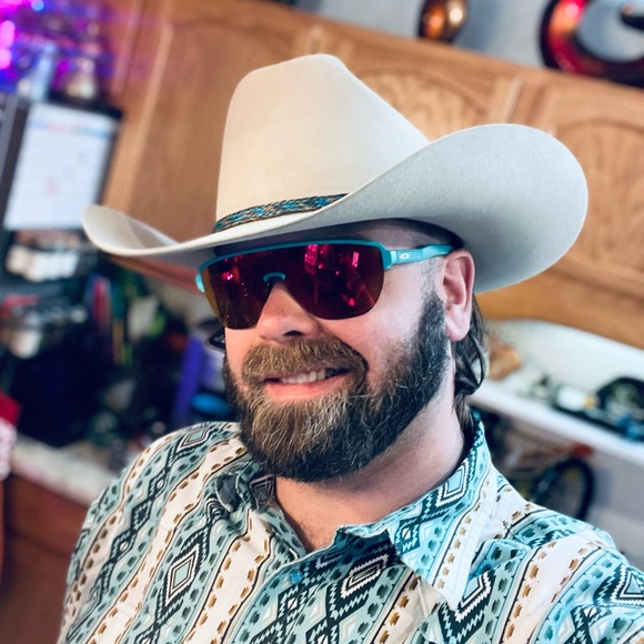 Meet your Posher, Jon aka Daddy - Picture 5 of 7